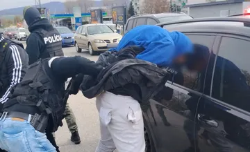 FOTO: Kriminalisti z Topoľčian zadržali muža podozrivého z obchodovania s drogami