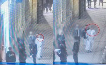 Nitrianska polícia pátra po mužovi v bielom z Mostnej, môže pomôcť objasniť krádež. Nepoznáte ho?