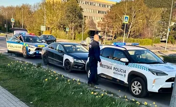 Vodička na Hviezdoslavovej triede v Nitre zrazila mladú ženu, tá si po nehode sťažovala na bolesť nohy