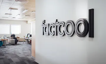 FOTO: Tržby padli o milióny, firma to vzdala. Factcoool ide po neúspešnej reštrukturalizácii do konkurzu