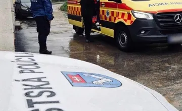 Na zastávke v Nitre vyčíňal agresívny muž, mal napadnúť ženu a ohrozovať ľudí. Dostával sa až do stavu nepríčetnosti