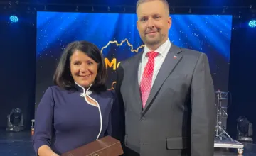 FOTO: Sestrička z novozámockej nemocnice Mária si prevzala ocenenie z rúk ministra zdravotníctva 