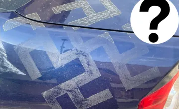 Obyvatel Topoľčian sa sťažoval, že ho niekto kvôli nálepke na aute nahlásil na polícii. Po vlne kritiky status zmizol