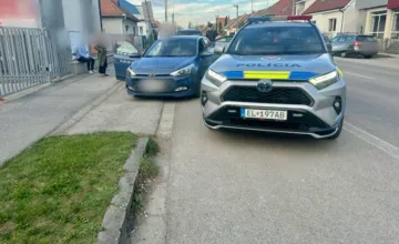 Útek vodiča pred políciou v Moravciach skončil fiaskom, po zastavení sa ešte skúsil vymeniť so spolujazdkyňou