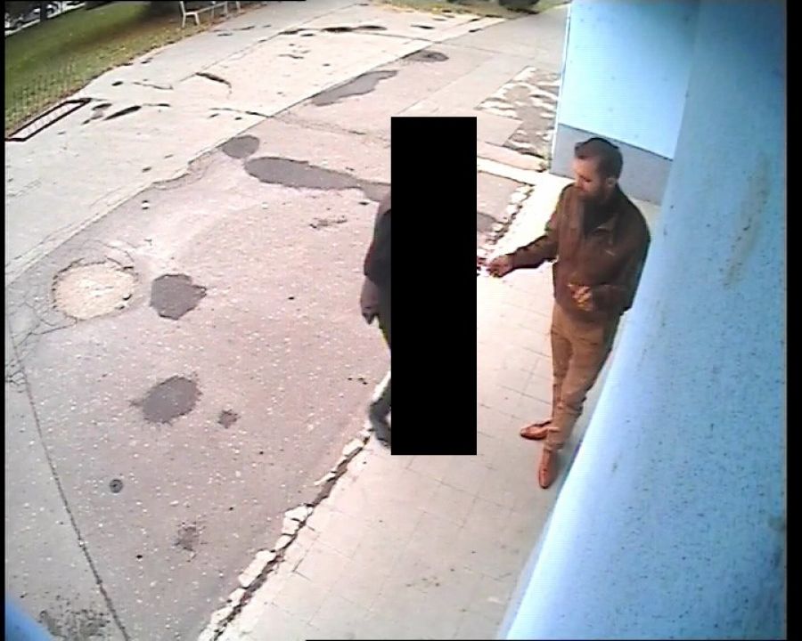 Hľadá sa tento muž! Oklamal dôchodkyňu, a z jej účtu vybral peniaze, foto 2