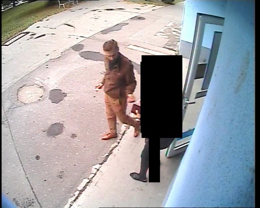 Hľadá sa tento muž! Oklamal dôchodkyňu, a z jej účtu vybral peniaze, foto 4