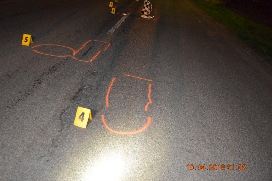 Tragická nehoda! Vodič kamióna zrazil muža ležiaceho v strede cesty, 47-ročný muž zrážku neprežil, foto 4