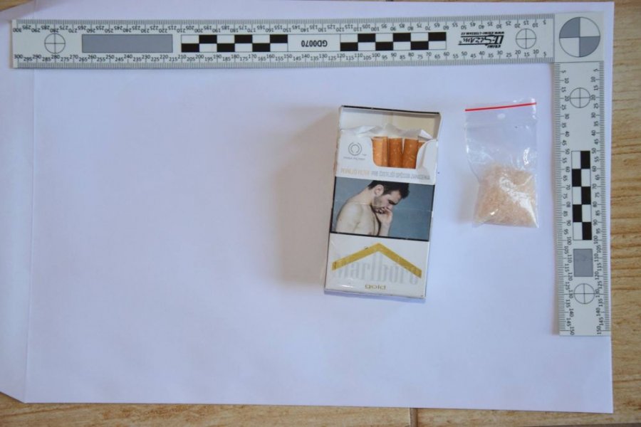 Kriminalisti našli u 42-ročného muža zbrane, strelivo a drogy, za obchodovanie mu hrozí až 15 rokov, foto 1