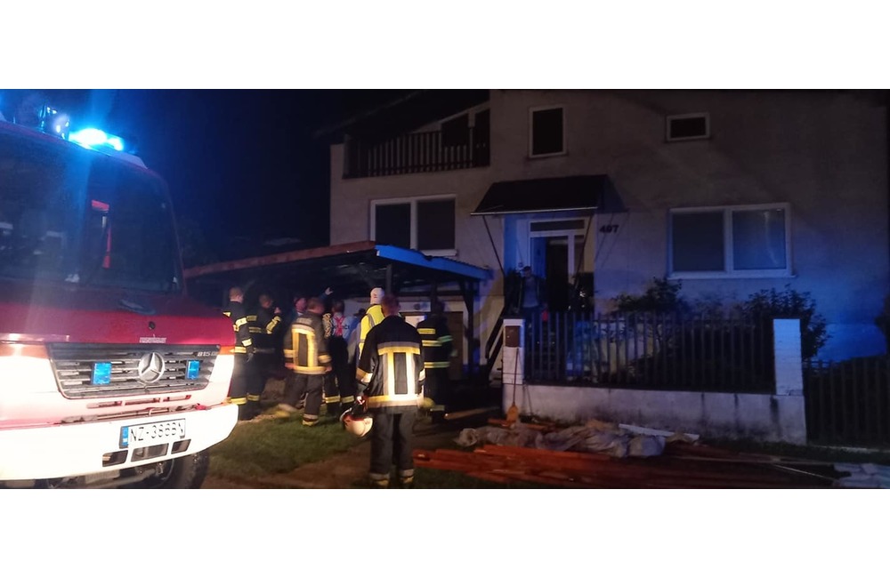 FOTO: Veterná smršť strhla strechu rodinného domu, foto 2