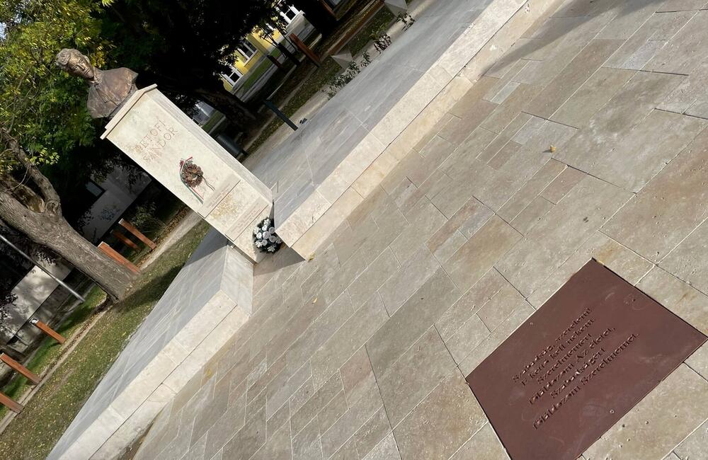 FOTO: Obnovený park Sándora Petőfiho v Komárne, foto 8