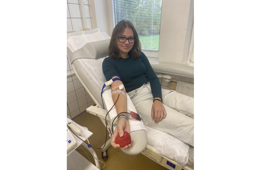 FOTO: Študenti Gymnázia v Nových Zámkoch spoločne darovali krv, foto 5