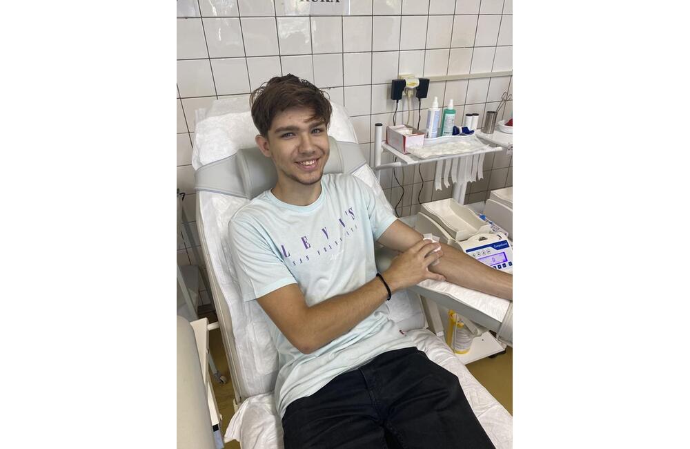 FOTO: Študenti Gymnázia v Nových Zámkoch spoločne darovali krv, foto 11