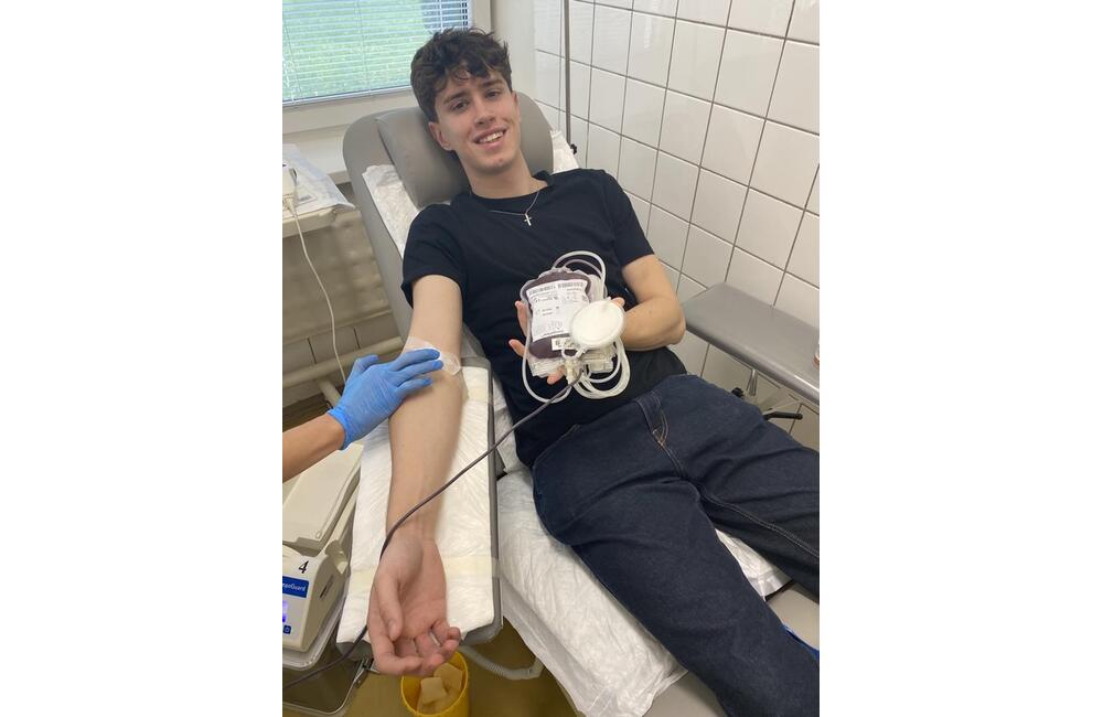 FOTO: Študenti Gymnázia v Nových Zámkoch spoločne darovali krv, foto 12