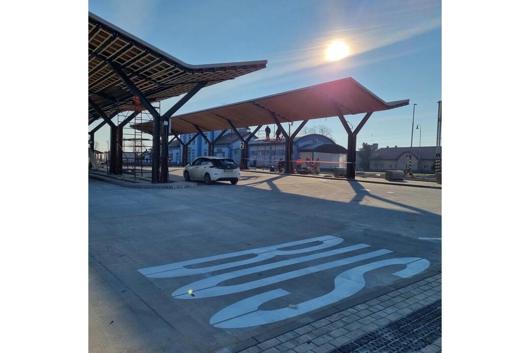 FOTO: Nové autobusové nástupište v Šali, foto 2