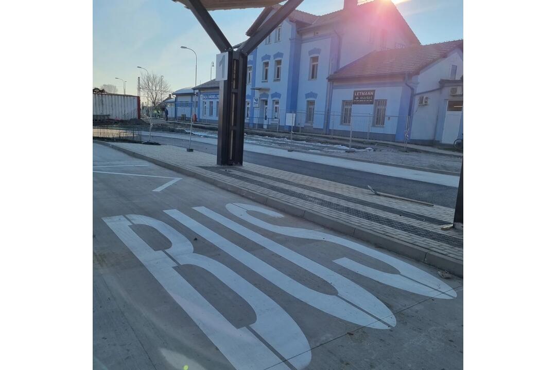 FOTO: Nové autobusové nástupište v Šali, foto 3