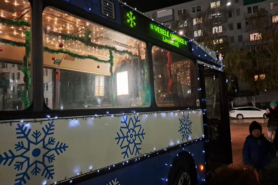 FOTO: Vianočný autobus v Topoľčanoch, foto 2