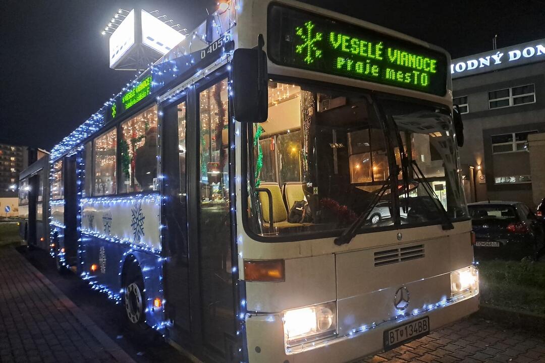 FOTO: Vianočný autobus v Topoľčanoch, foto 3