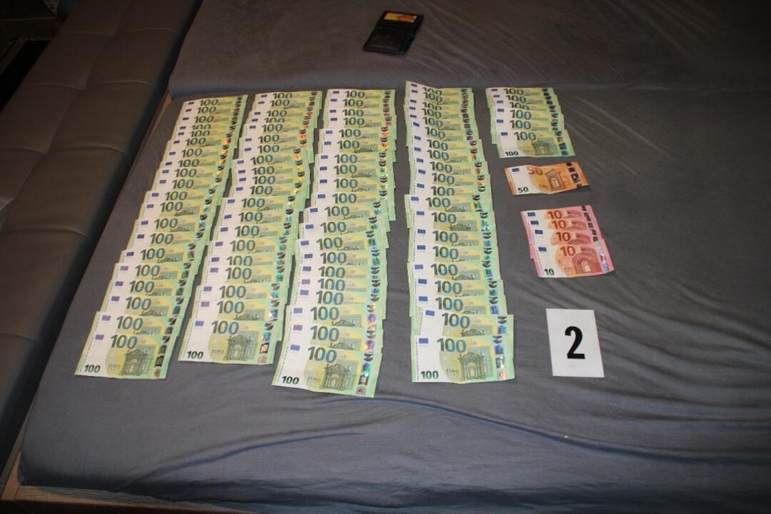 FOTO: Polícia rozložila najväčší pašerácky gang v Nitrianskom kraji, foto 1