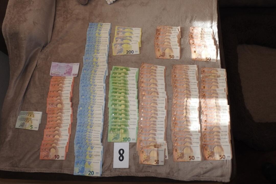 FOTO: Polícia rozložila najväčší pašerácky gang v Nitrianskom kraji, foto 9