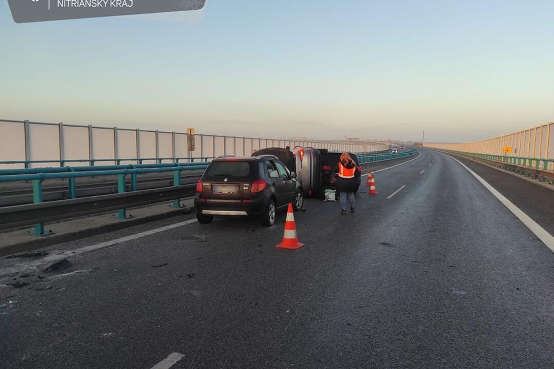 FOTO: Vážna nehoda na R1 pri Nitre, foto 1