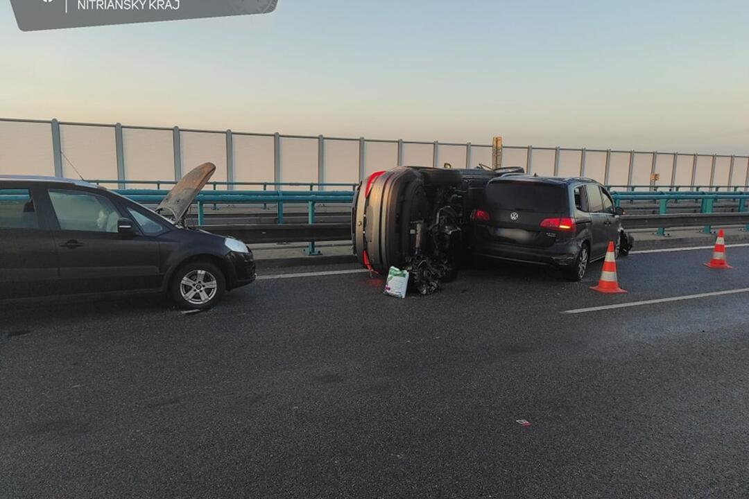 FOTO: Vážna nehoda na R1 pri Nitre, foto 2