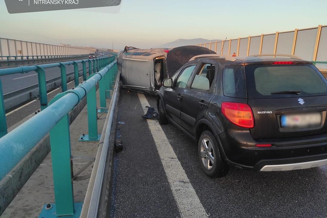 FOTO: Vážna nehoda na R1 pri Nitre, foto 3