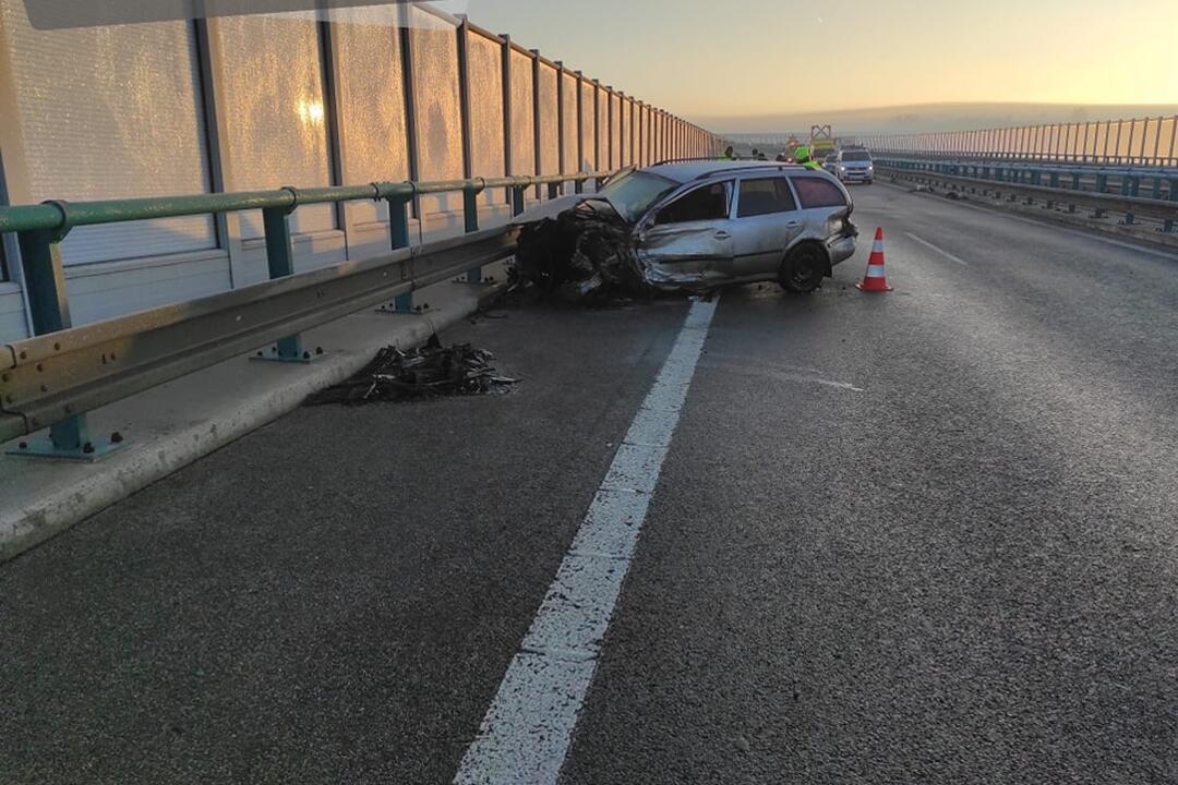 FOTO: Vážna nehoda na R1 pri Nitre, foto 4