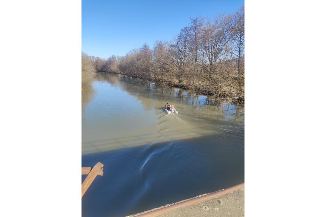 FOTO: Sonarom prehľadali rieku Nitra, pátrali po nezvestnej Márii, foto 2