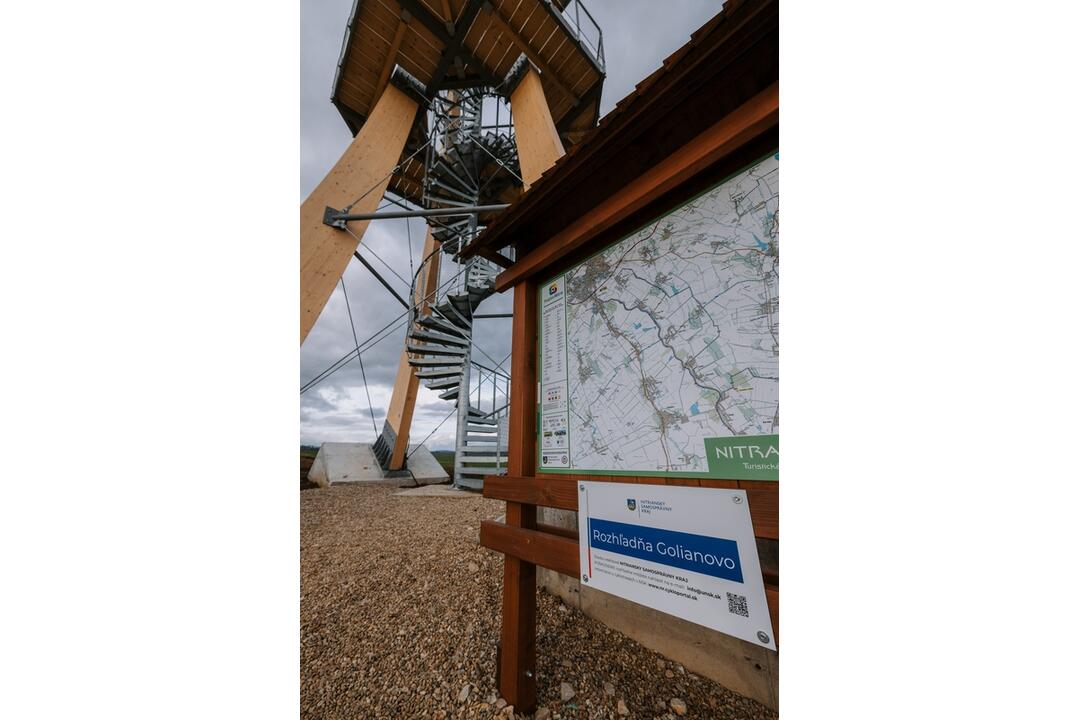 FOTO: Nová rozhľadňa v Golianove, foto 4
