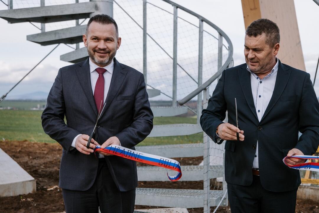 FOTO: Nová rozhľadňa v Golianove, foto 5