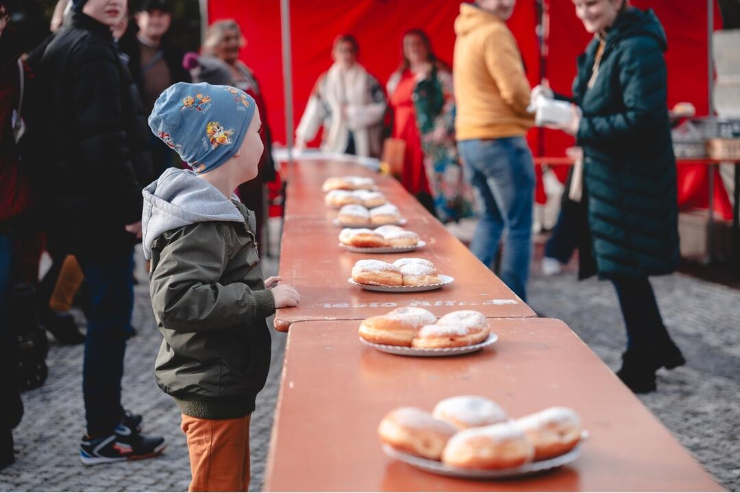 FOTO: Súaž v jedení šišiek vyhrala Paula z Jelenca, foto 4