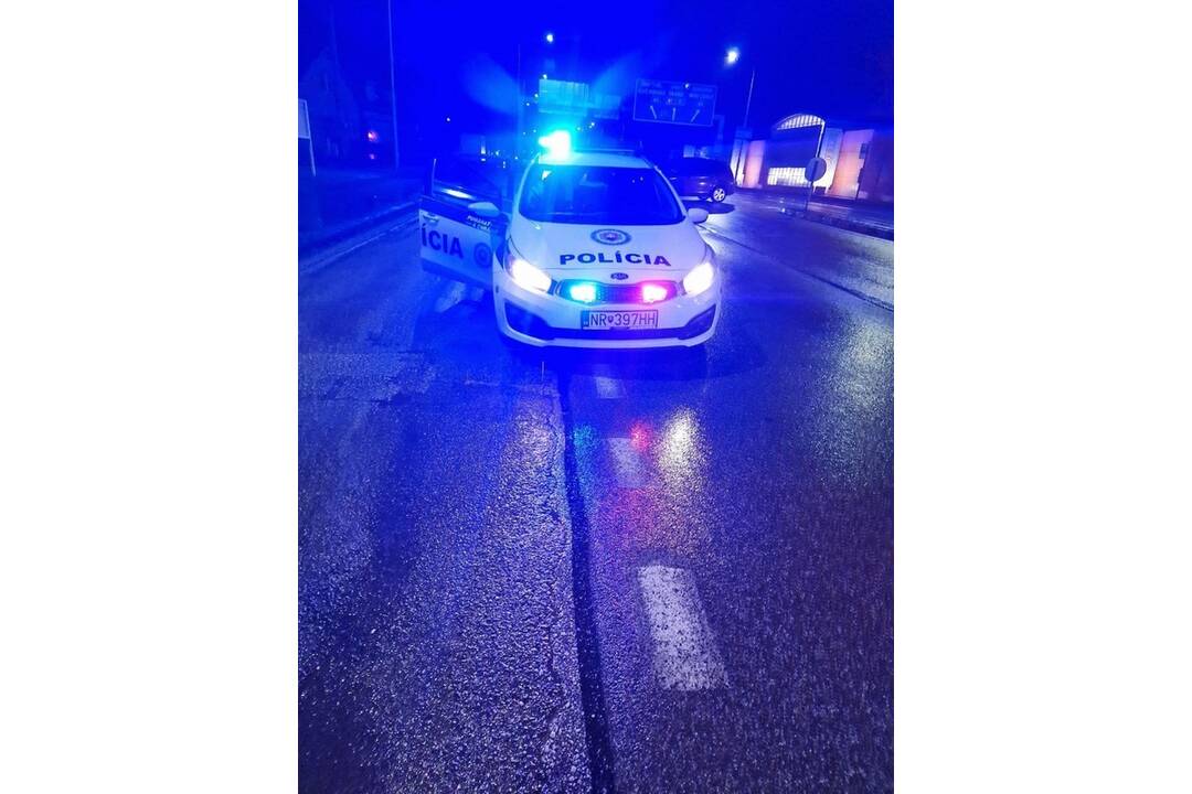FOTO: Auto zrazilo pri OBI v Nitre chodkyňu , foto 3