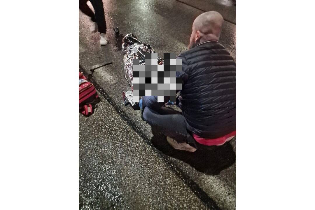 FOTO: Auto zrazilo pri OBI v Nitre chodkyňu , foto 1