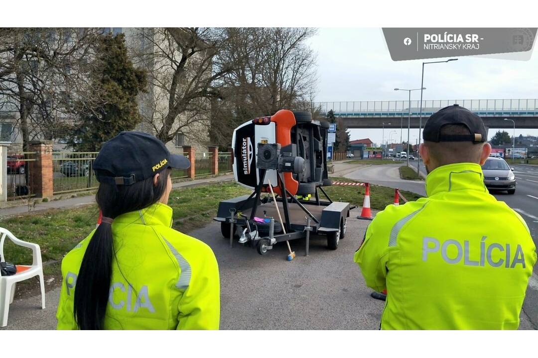 FOTO: Vodiči si v Nitre vyskúšali simulátor prevrátenia, foto 4