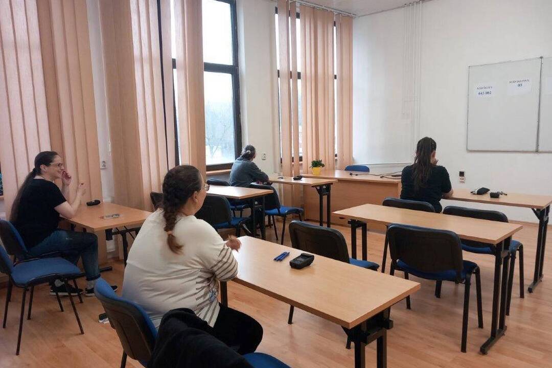 FOTO: Maturitné skúšky v ústave na výkon trestu na Chrenovej, foto 1