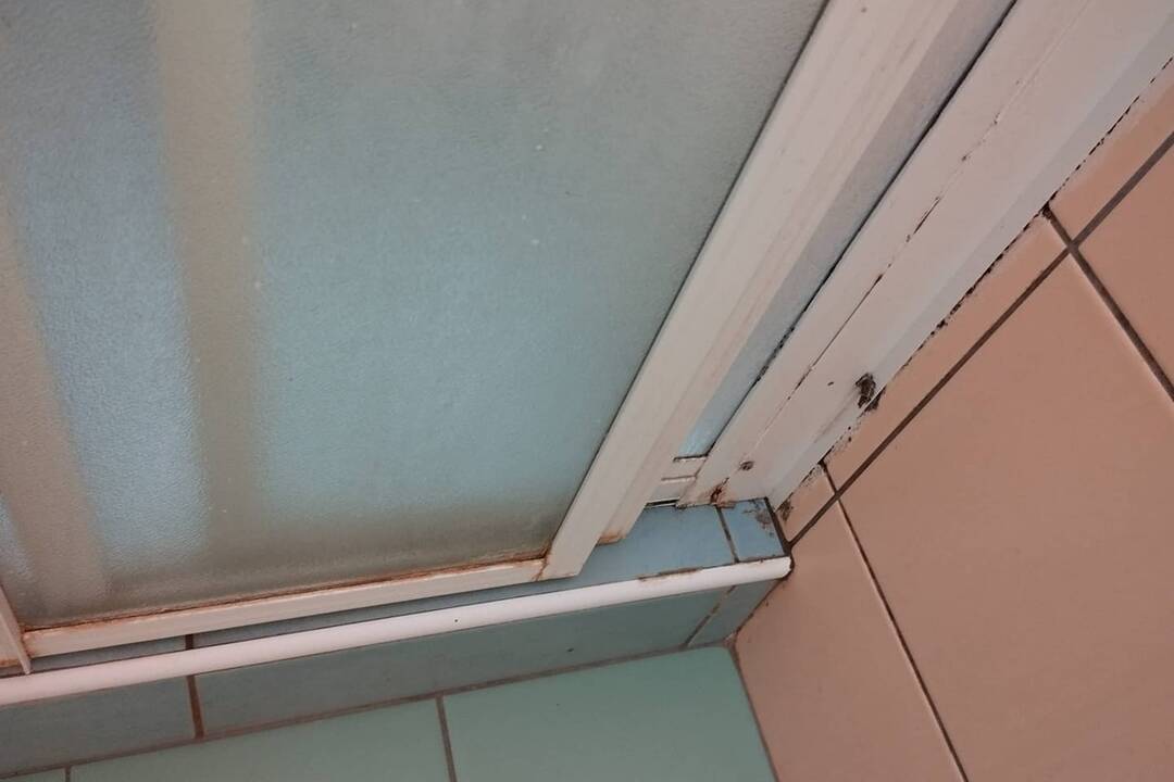 FOTO: Špinavé WC na Poliklinike Klokočina, foto 1