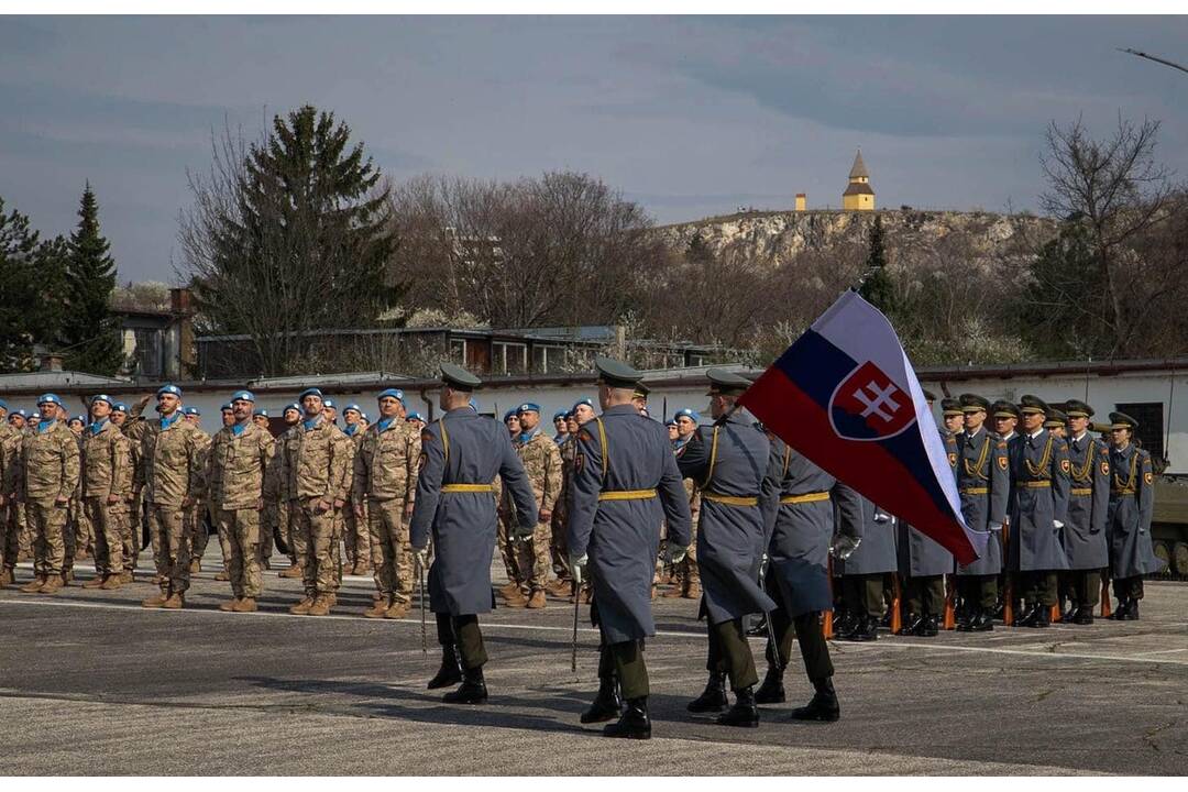 FOTO: Vojaci 12. mechanizovaného prápora v Nitre odchádzajú na Cyprus, foto 3