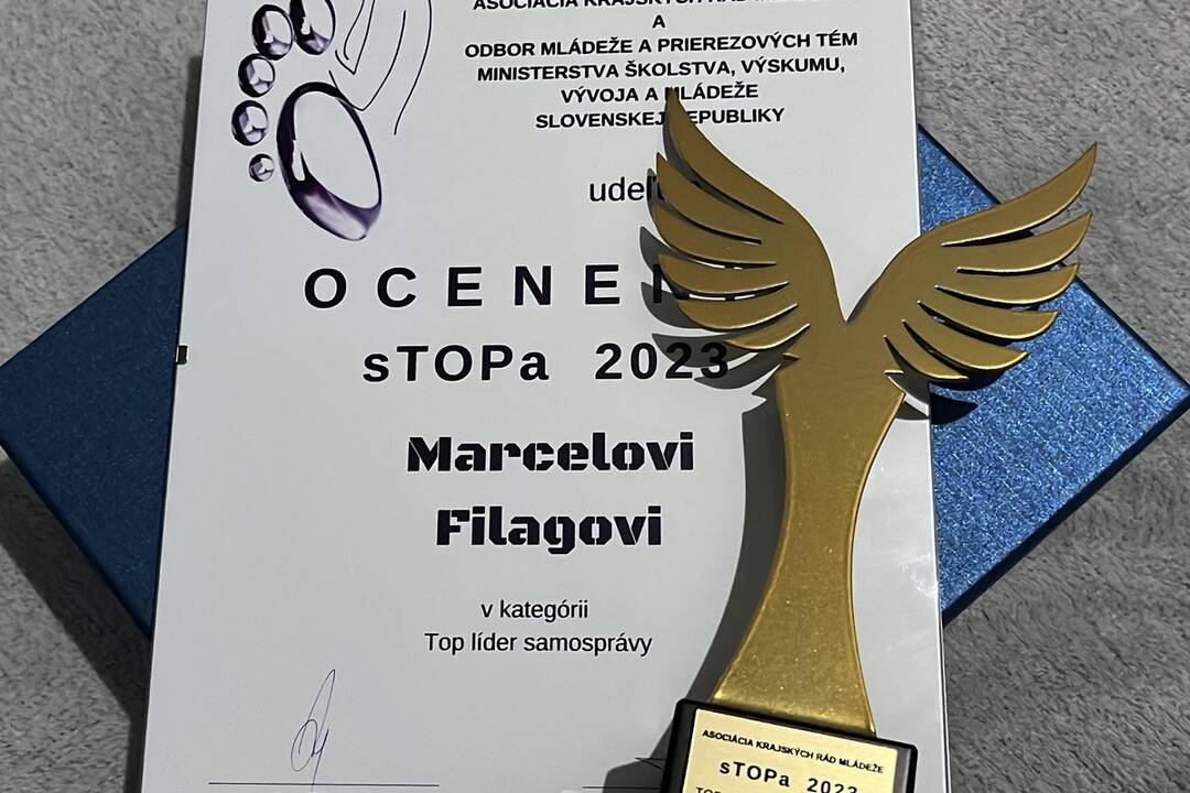 FOTO: Primátor mesta Šurany získal ocenenie sTOPa 2023 za prácu s mládežou, foto 3