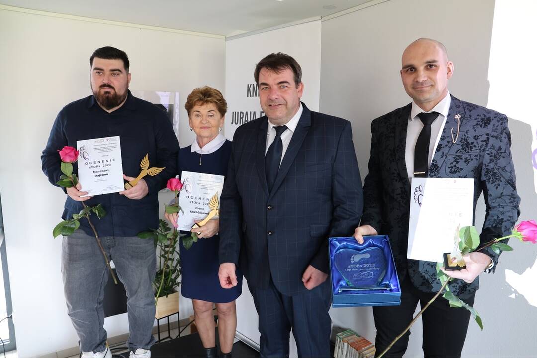 FOTO: Primátor mesta Šurany získal ocenenie sTOPa 2023 za prácu s mládežou, foto 5