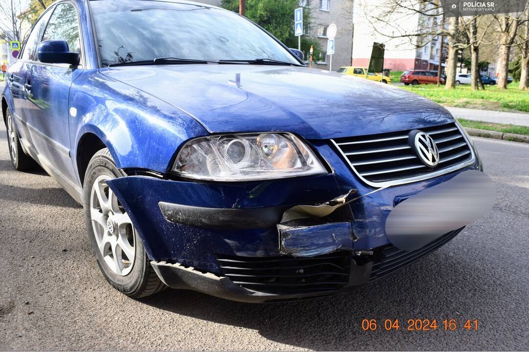 FOTO: Opitý vodič nabúral v Zlatých Moravciach do iného auta, foto 2