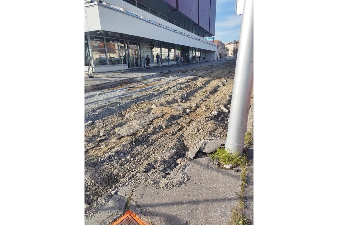 FOTO: Odštartovali práce pred bývalým Priorom v Nitre, priestor dostane novú podobu, foto 7