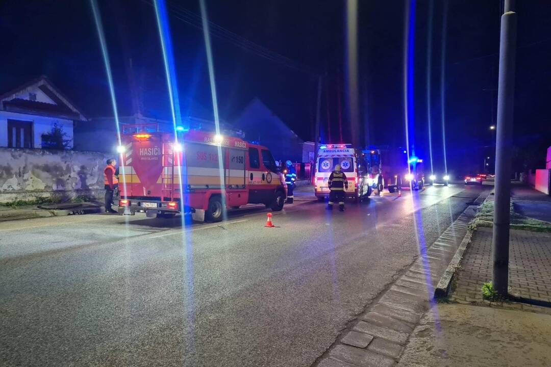 FOTO: Čelná zrážka dvoch áut v Tvrdošovciach, foto 1