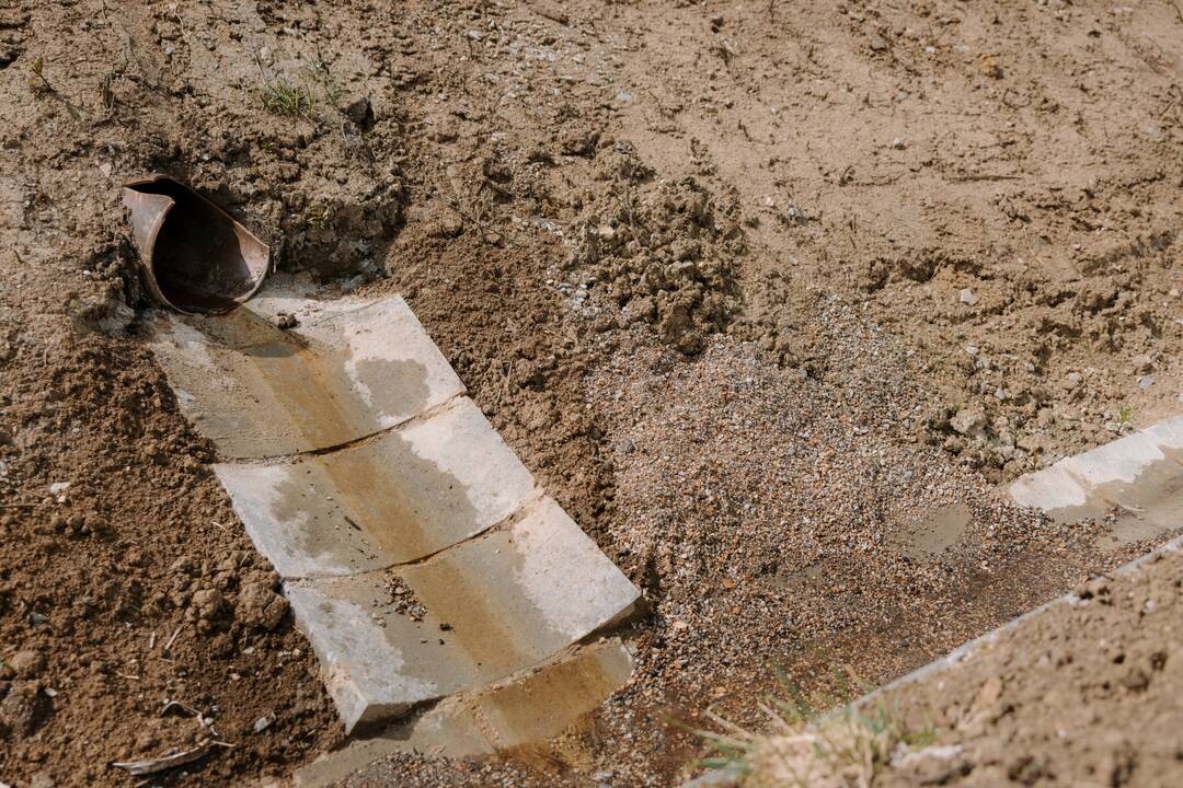 FOTO: Zosuv cesty v Žiranoch spomalila betónová priekopa, foto 4