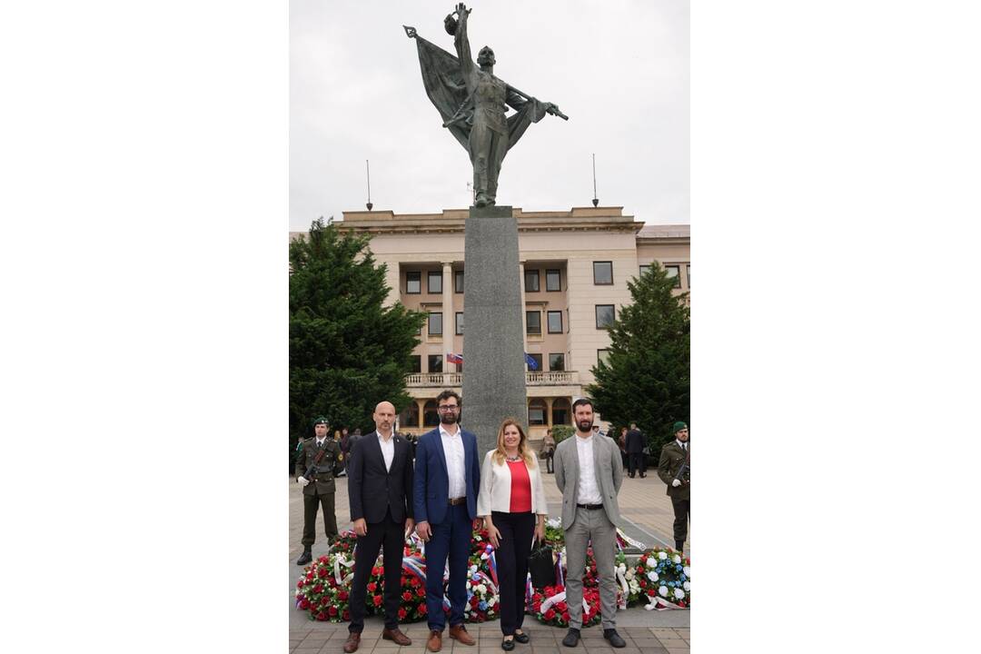 FOTO: V Nitre si pripomenuli Deň víťazstva nad fašizmom , foto 1