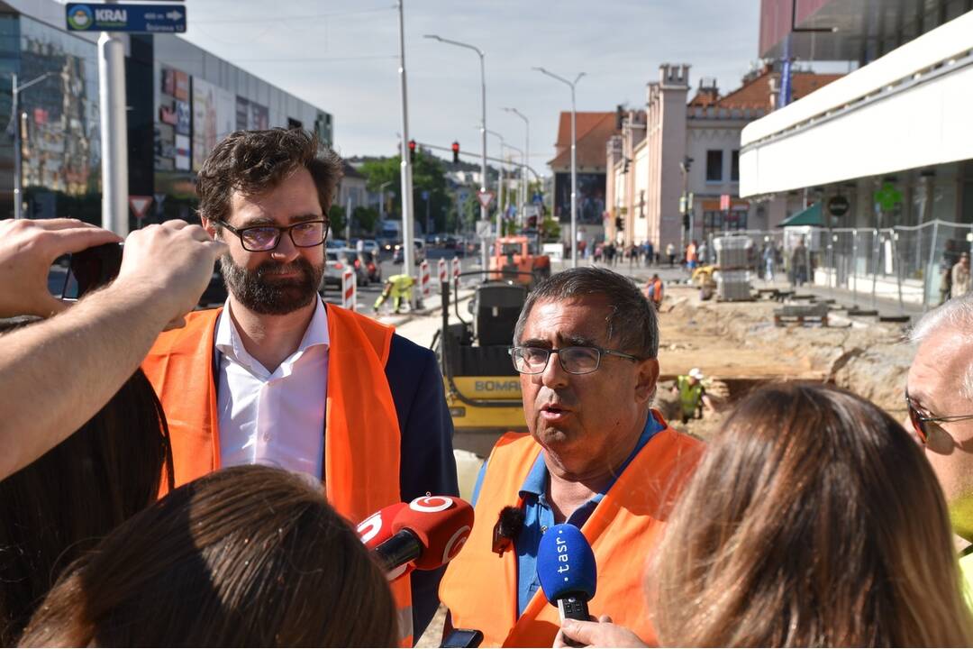 FOTO: Prevratný archeologický prieskum pred nitrianskym Priorom odhalil praveký hrob aj stredoveké artefakty, foto 3