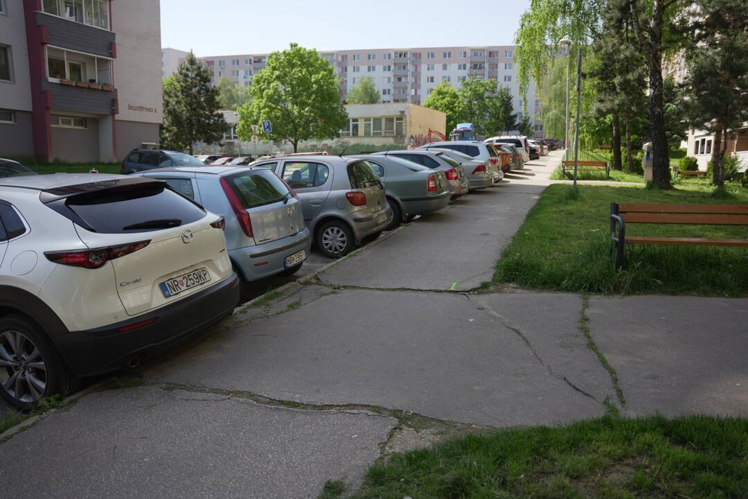 FOTO: Na Klokočine v Nitre vzniknú nové parkovacie miesta. Práce už začali, foto 4