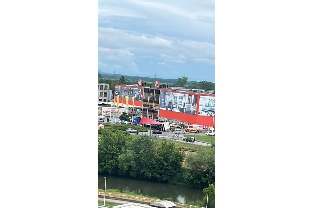 FOTO: Prevrátený kamión v Nových Zámkoch, foto 1