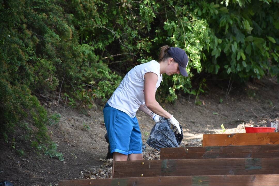 FOTO: Dobrovoľníci prišli opraviť amfiteáter v Nitre, foto 3
