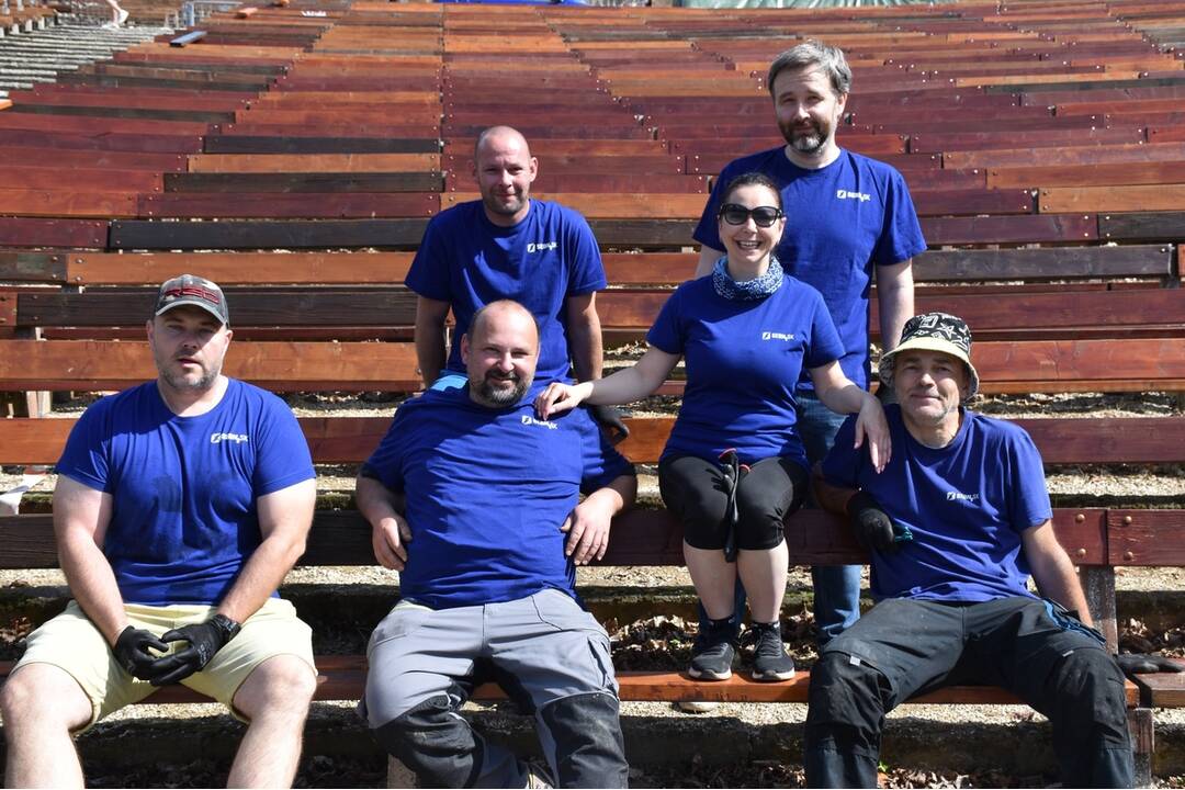 FOTO: Dobrovoľníci prišli opraviť amfiteáter v Nitre, foto 2