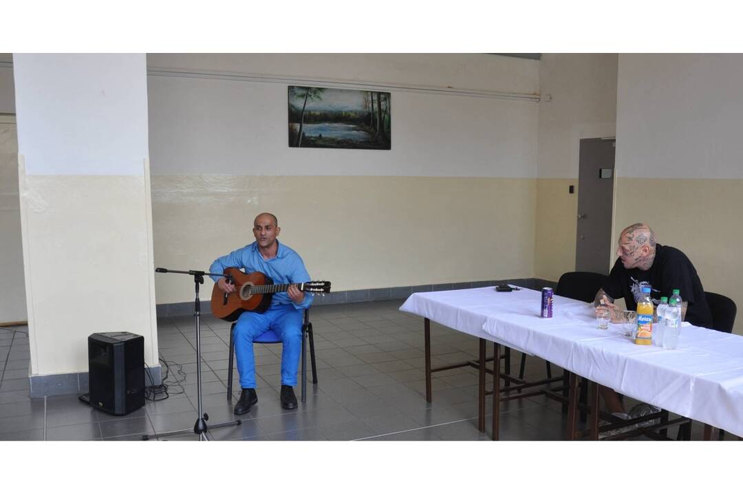 FOTO: Separ navštívil väzňov v želiezovskej väznici, foto 2